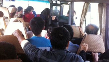 Xe 'chat chem': Hanh khach noi co, canh sat noi khong hinh anh