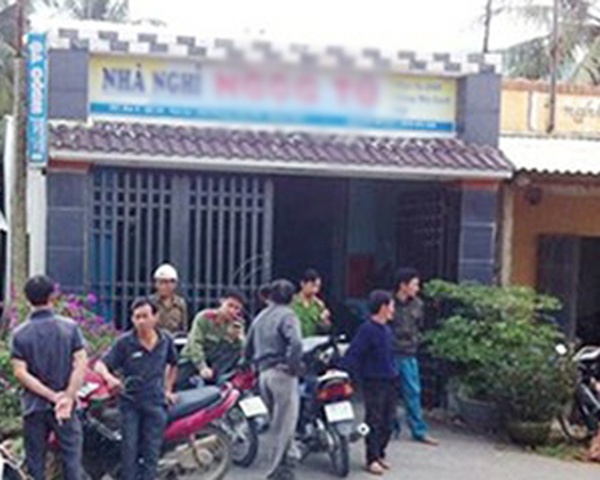 Chet bat dac ky tu sau khi may mua voi 'gai la' o nha nghi hinh anh