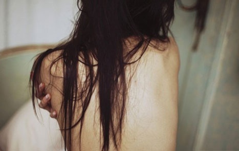 9X du thieu nu chup anh sex roi tong tien hinh anh