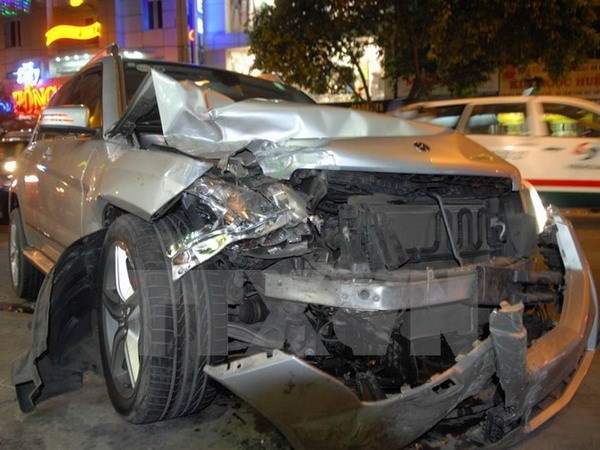 Thai phu cung chong, con tu vong sau cu tong cua oto hinh anh