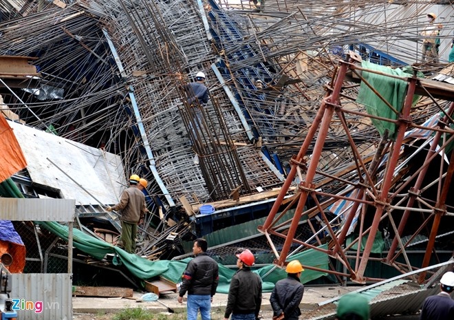 Hiện trường vụ sập giáo hôm 28/12, vụ tai nạn nghiêm trọng thứ 2 trong vòng 2 tháng tại công trường dự án đường sắt Cát Linh - Hà Đông. Ảnh: Hoàng Anh.