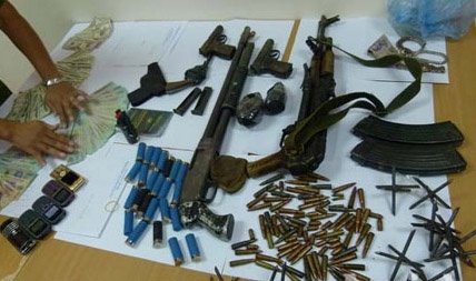 Ke tam than 'tu thu' voi sung AK, luu dan hinh anh