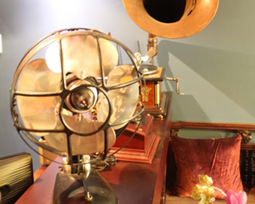 Nguoi dan ong sanh soi quat co nhat Sai Gon hinh anh