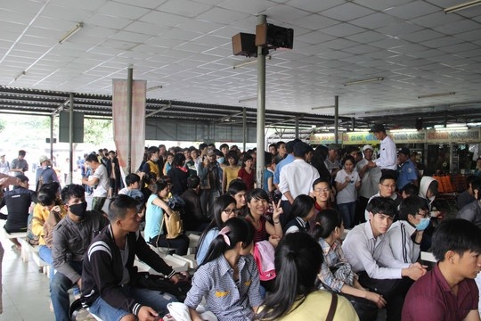 Va mo hoi moi 'san' duoc ve xe Tet hinh anh