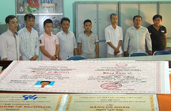 Boc go duong day lam bang tien si gia hinh anh