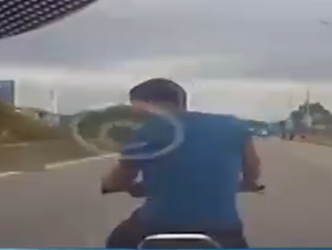 Gion tu than, nam thanh nien danh vong thach thuc truoc oto hinh anh