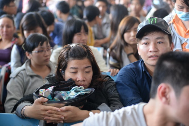 Ngay 20/1, ben xe mien Dong tiep tuc ban ve xe tet hinh anh