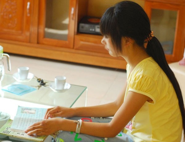 Be gai 13 tuoi bi ban sang Trung Quoc de lam ‘vo’ hinh anh