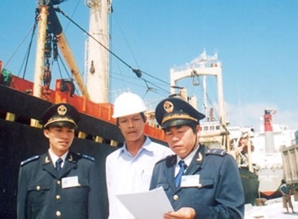 Lap camera giam sat cong chuc Hai quan hinh anh