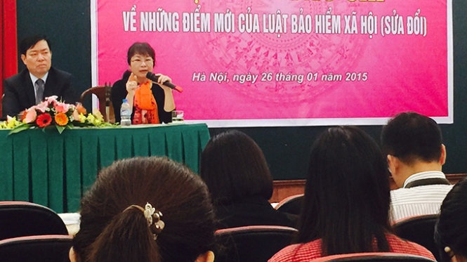 Vo sinh con, chong duoc nghi viec toi thieu 5 ngay hinh anh