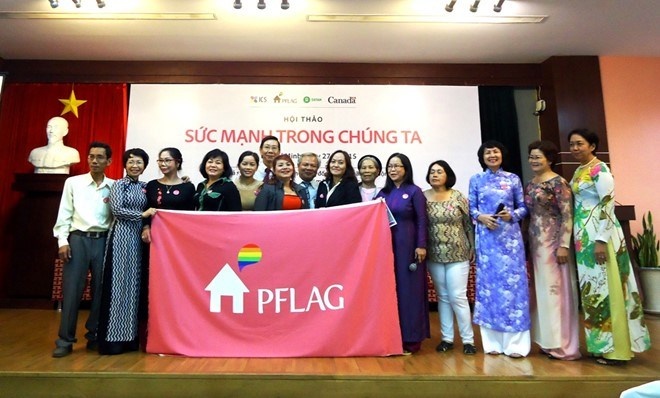 Ra mat hoi phu huynh cua nguoi dong tinh hinh anh