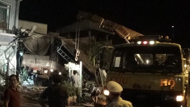 Xe 'can quet' 7 can nha do mat thang khi xuong doc hinh anh