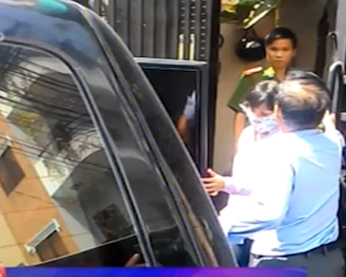 Bat can bo hai quan tiep tay buon lau hinh anh