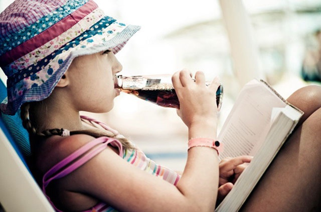 Uong nuoc co ga, be gai de bi ung thu vu khi truong thanh hinh anh