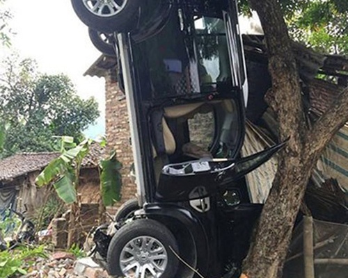 Bi thu Huyen uy Ha Quang lai xe lam 3 nguoi chet hinh anh