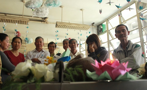 Sinh vien Dai hoc Y duoc TP HCM tri an nguoi hien xac hinh anh