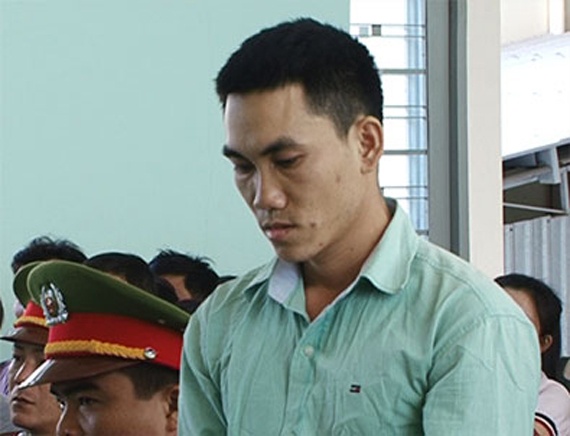 Tu hinh ke du nu nhan vien tiem vang vao rung Sen de giet hinh anh