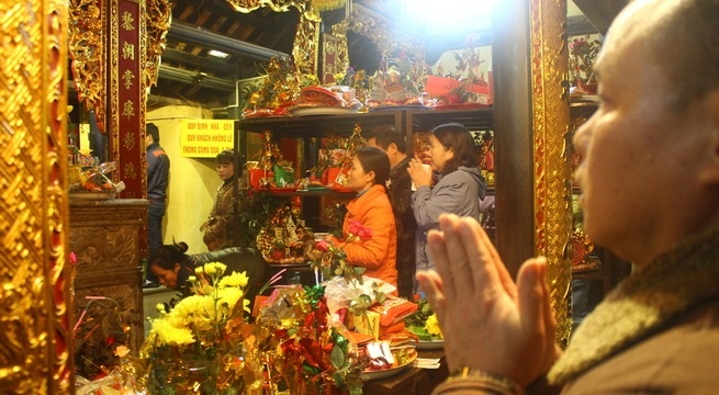 Co nen 'vay von' den ba Chua Kho de lam giau? hinh anh