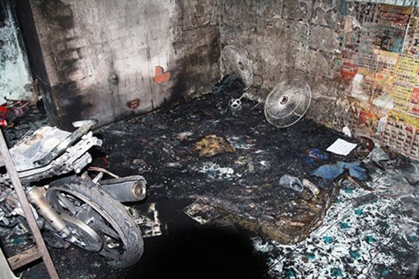 Nam thanh nien chet chay trong phong tro hinh anh