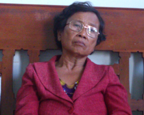 Nghi chong ngoai tinh, dau doc hang xom hinh anh