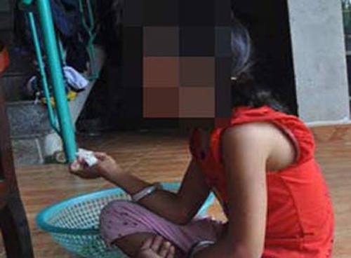 Cu ong 86 tuoi nhieu lan giao cau be gai thue tro hinh anh