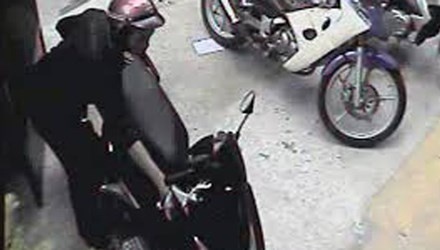 Trom nhieu xe gan may dem ban dong nat hinh anh