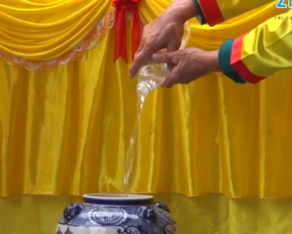 Uong ruou tiet ga the khong tham nhung hinh anh