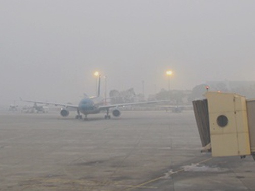 Bay Hai Phong, ha canh xuong Noi Bai hinh anh