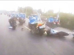 Neu nguoi lai moto lam chu toc do, tai nan da khong xay ra hinh anh