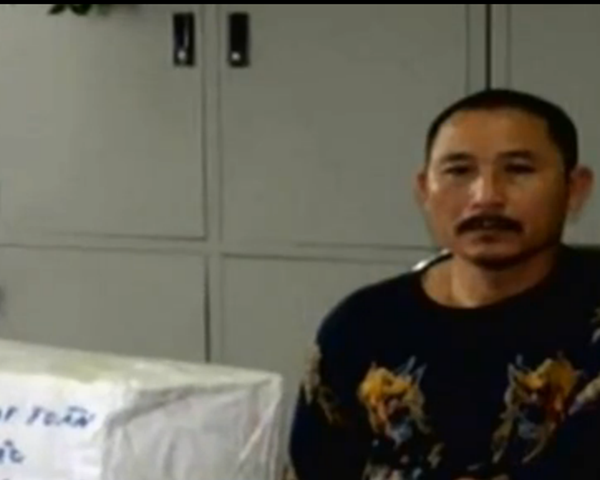 Giau 20 kg ma tuy da duoi ghe xe taxi hinh anh