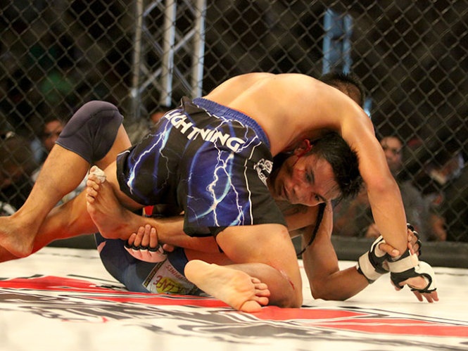 MMA - vo dai hung bao: Nhung tran chien kinh hoang hinh anh