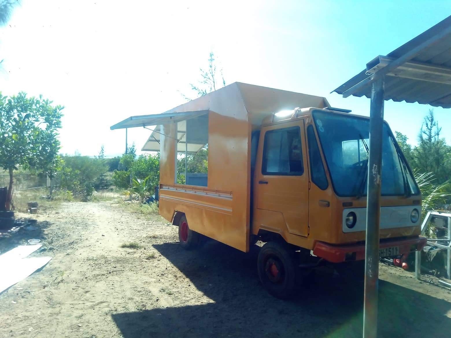 Chang trai va chiec xe vang o Bau Trang anh 3