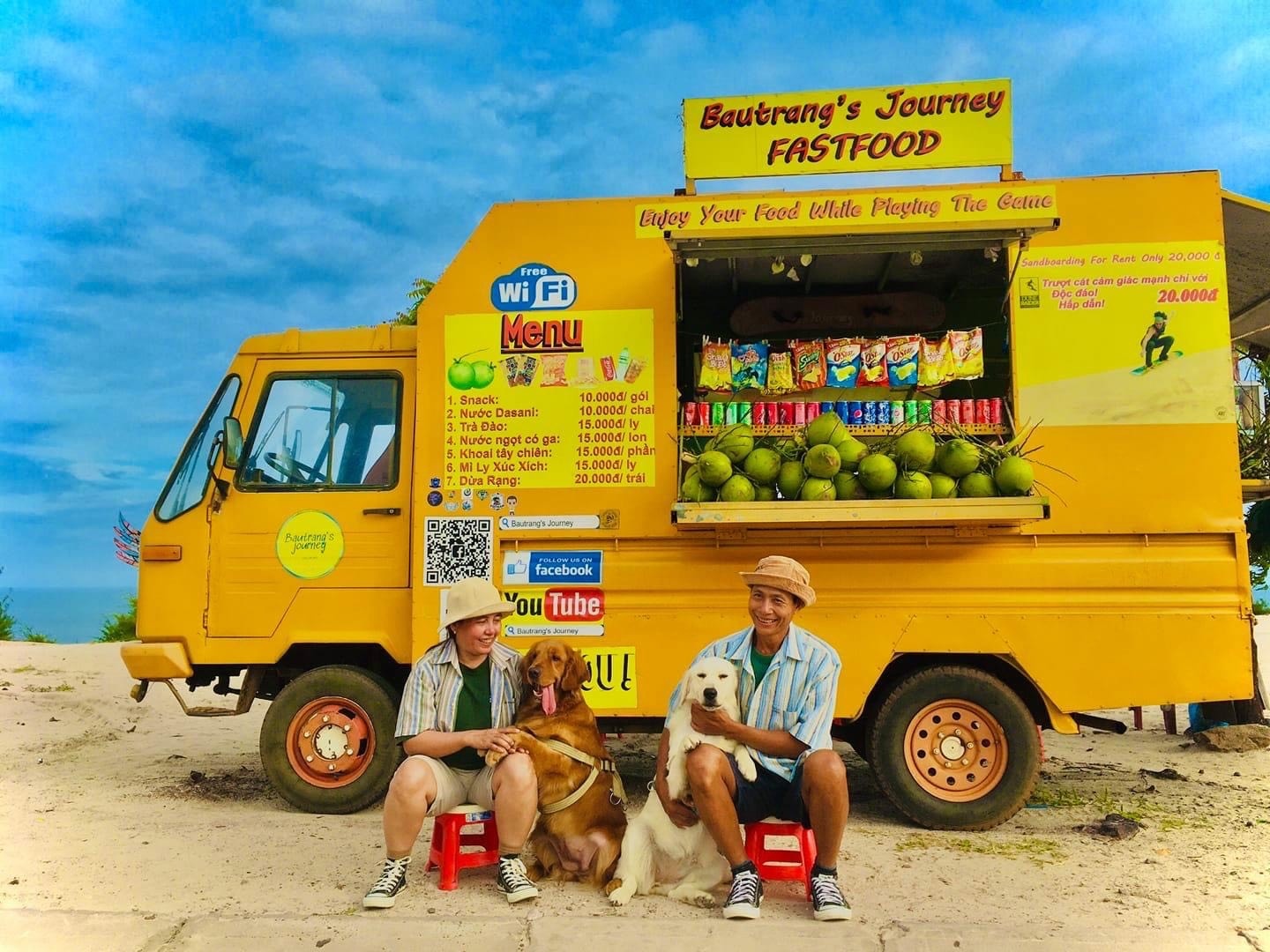 Chang trai va chiec xe vang o Bau Trang anh 4