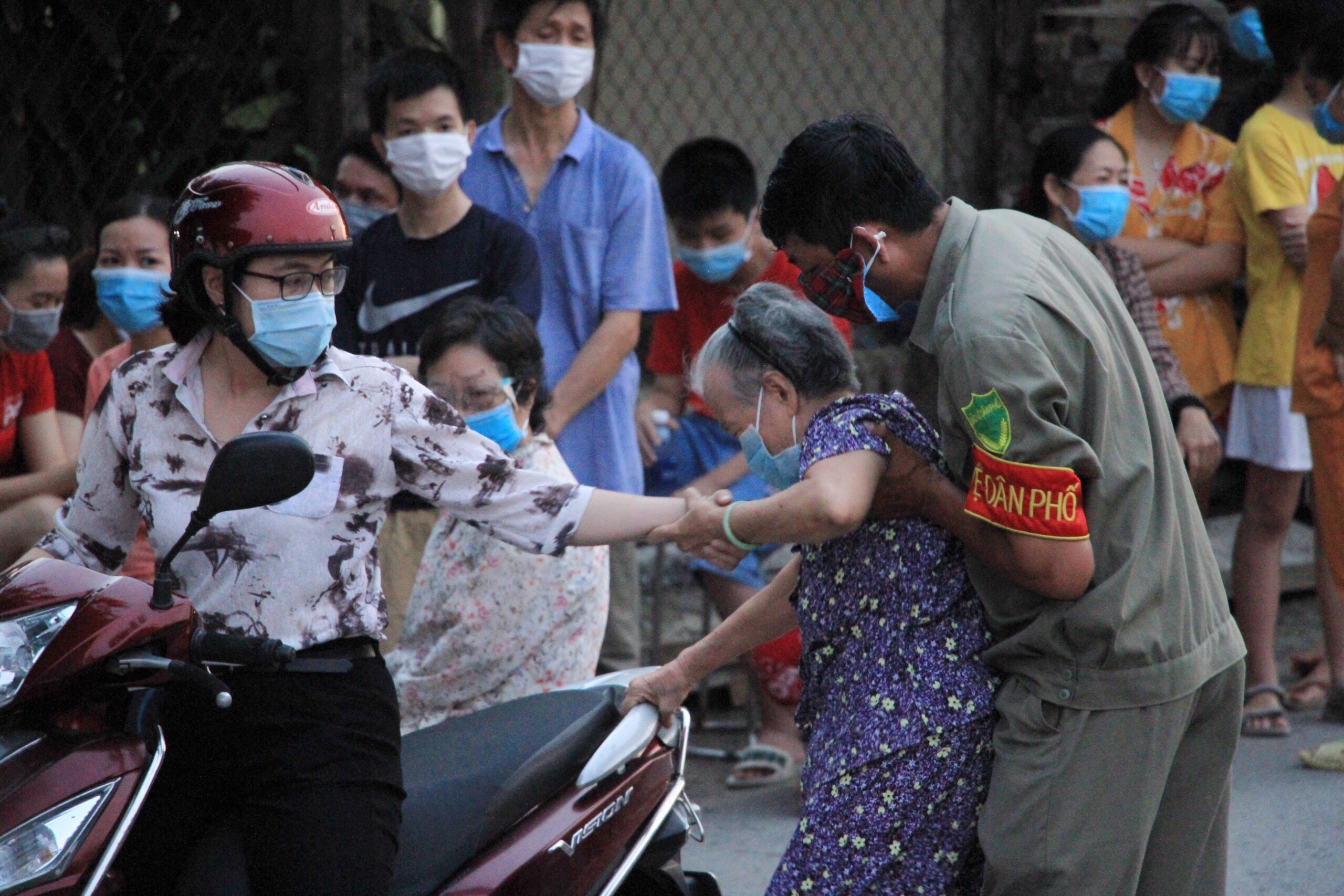 tinh nguyen vien vung dich anh 1