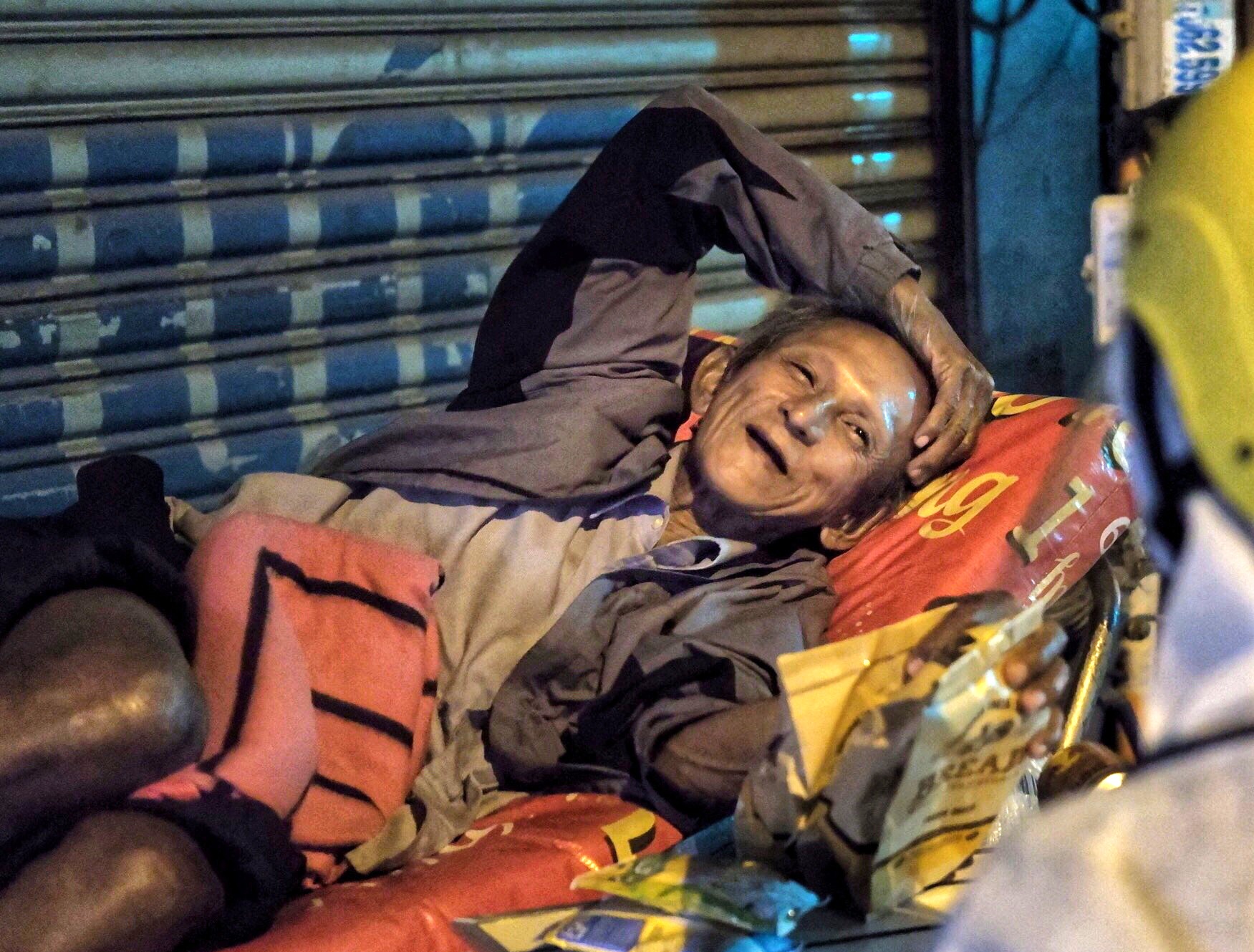 Chay xuyen dem giup nguoi vo gia cu o TP.HCM hinh anh