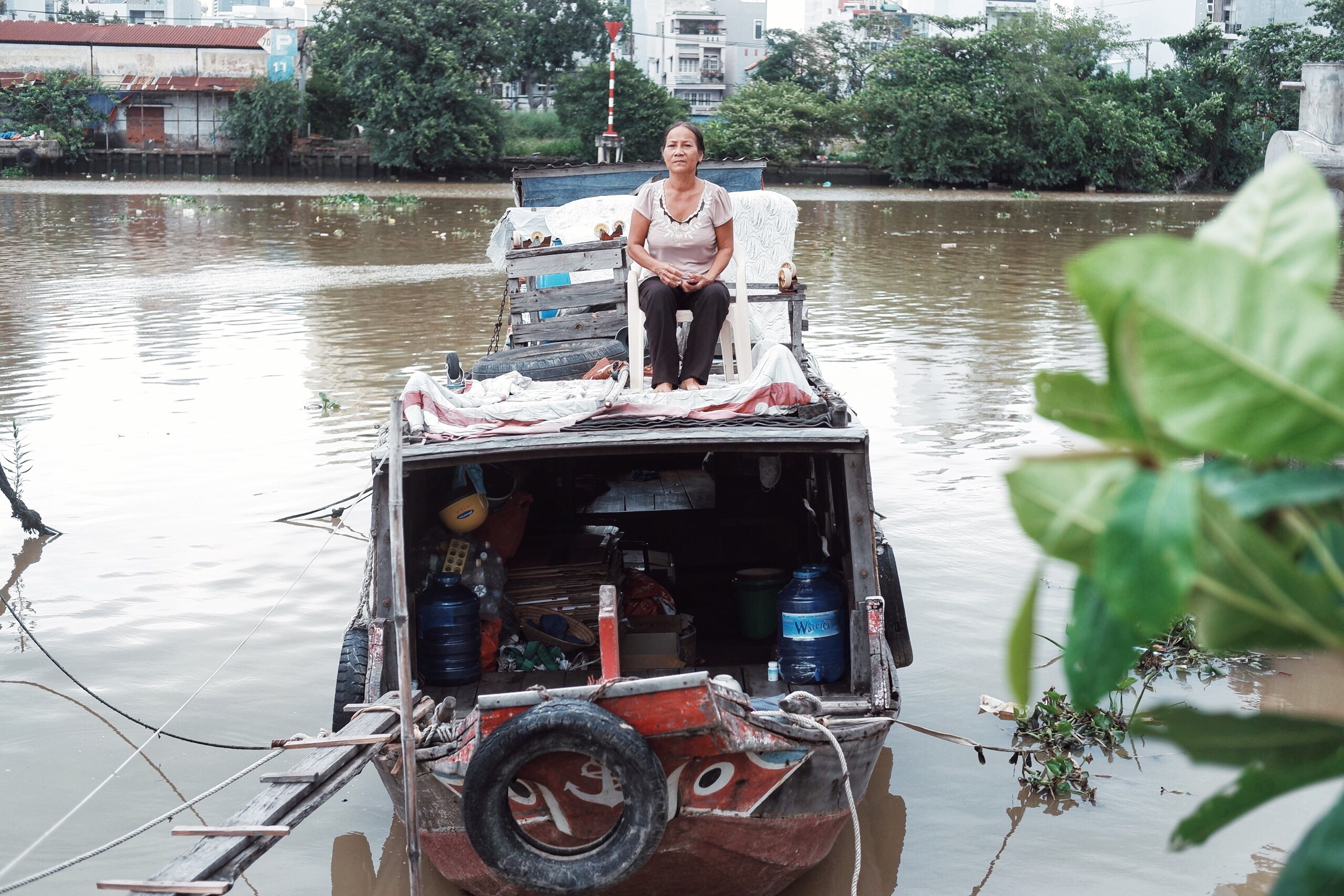 lui thui tren chiec thuyen o TP.HCM anh 9