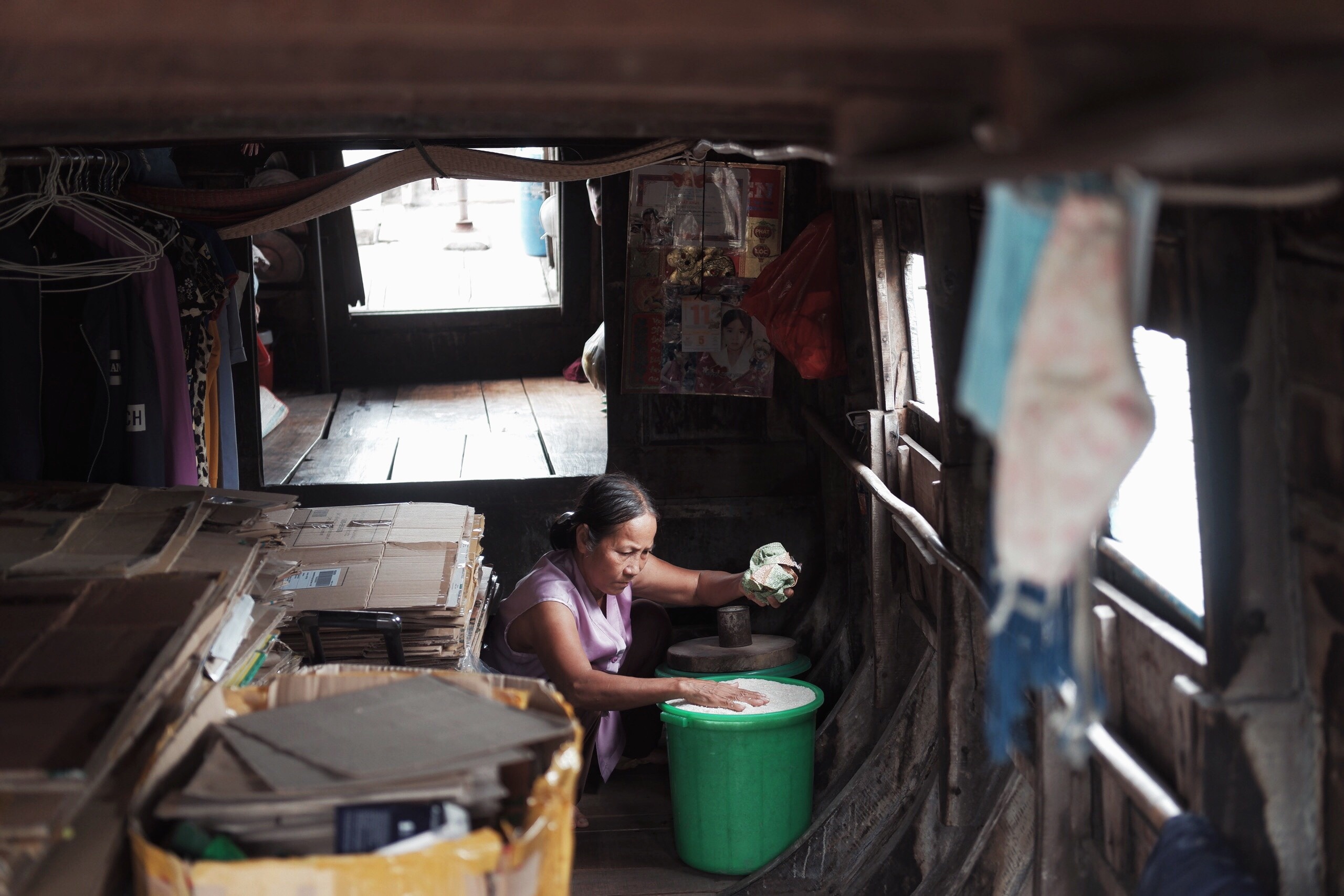 lui thui tren chiec thuyen o TP.HCM anh 7