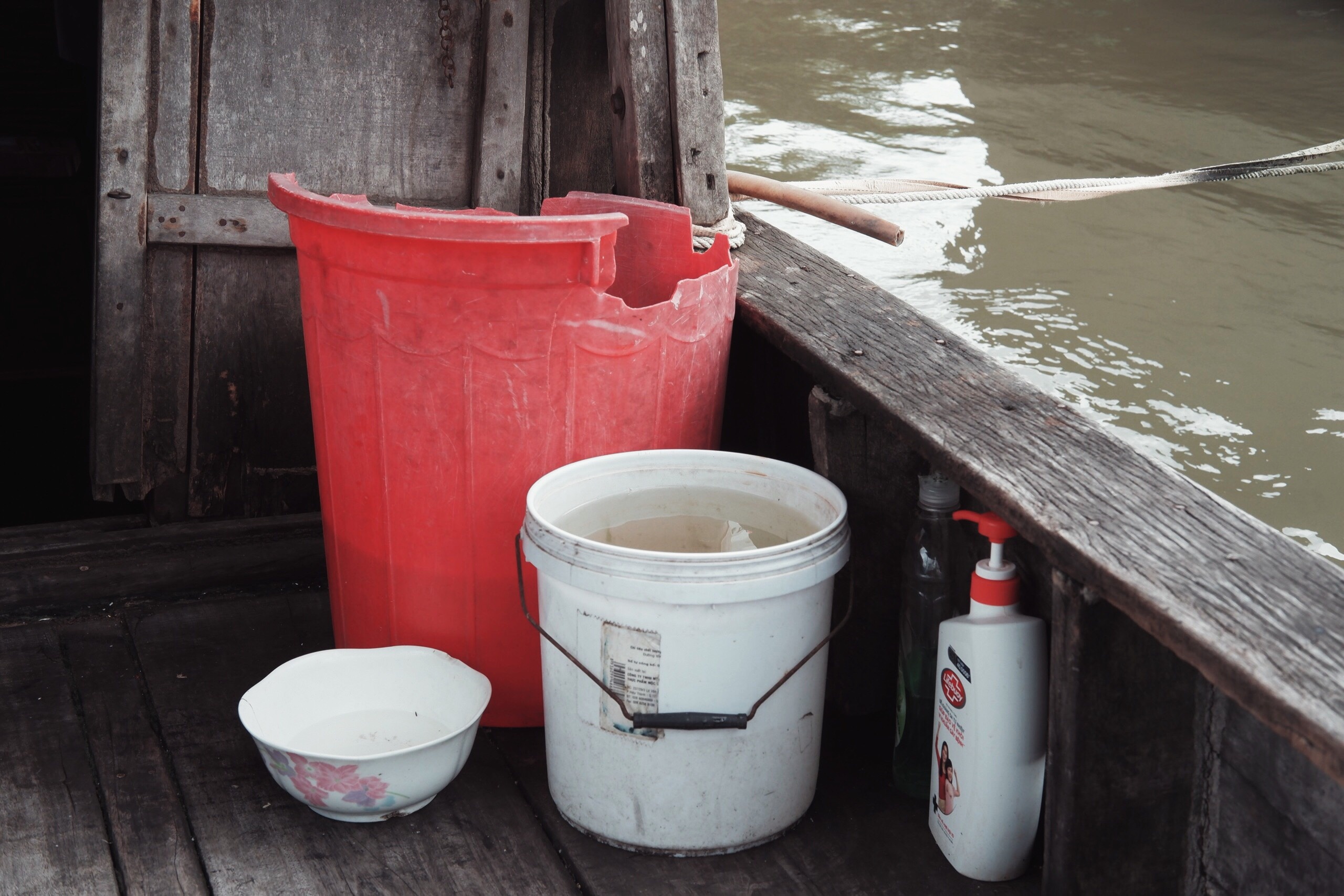 lủi thủi trên chiếc thuyền ở TP.HCM ảnh 5 lui thui tren chiec thuyen o TP.HCM anh 5