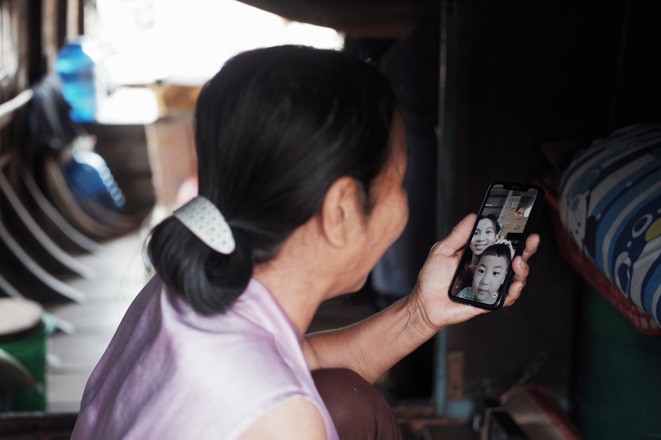 lui thui tren chiec thuyen o TP.HCM anh 8