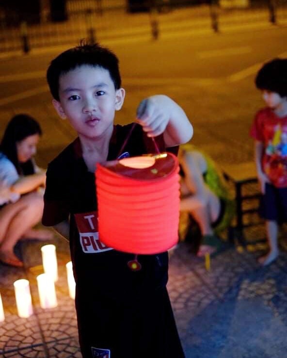 Trung thu lang le o TP.HCM anh 4