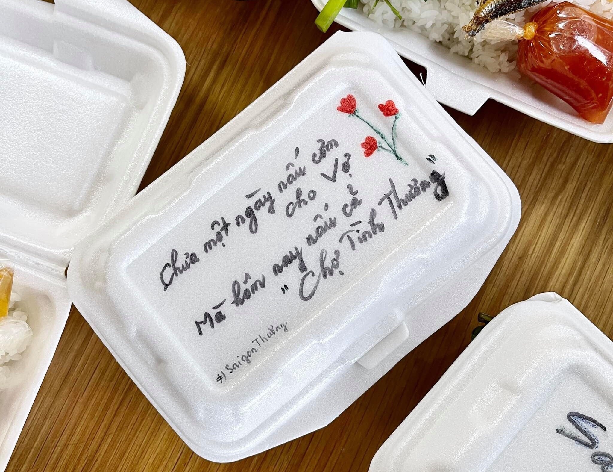 Nhung dong chu viet tay tren hop com gui F0 va luc luong tuyen dau hinh anh