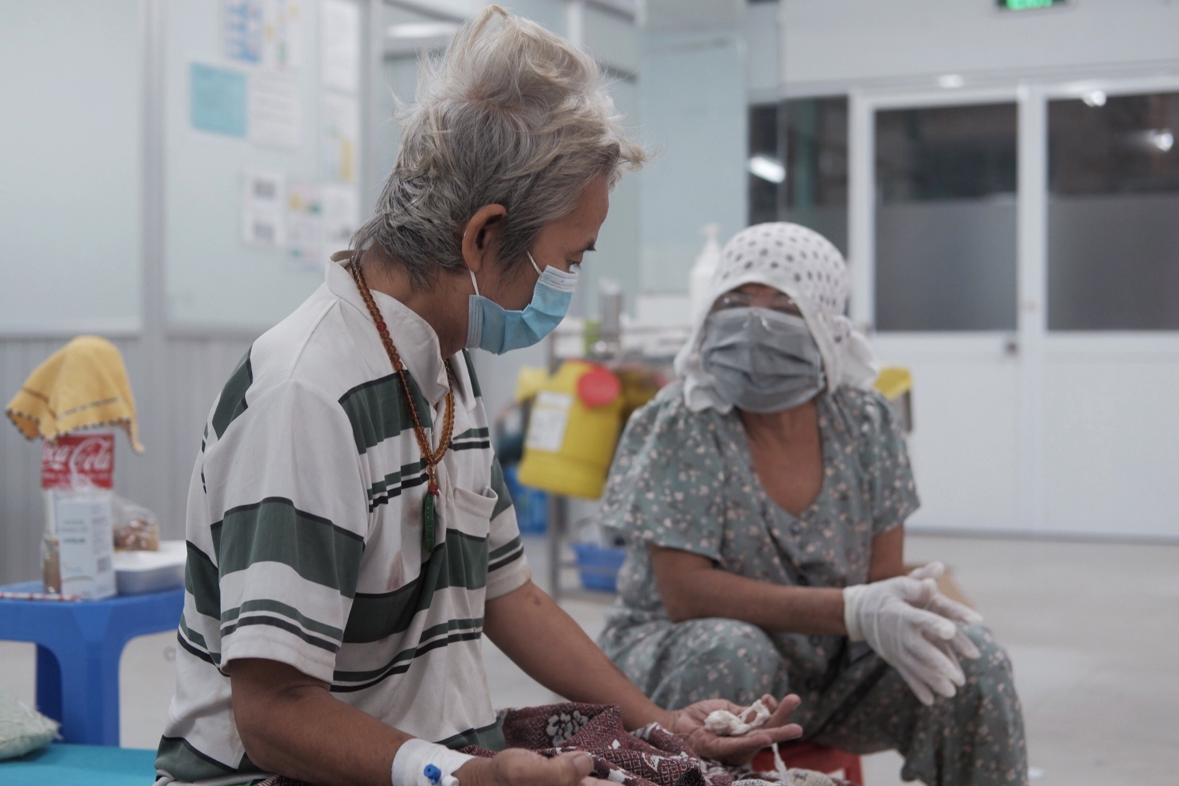 Vuot cua tu, F0 68 tuoi tro thanh tinh nguyen vien hinh anh