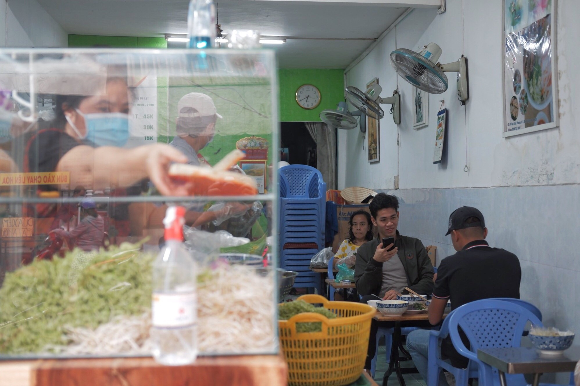 an uong tai cho anh 1