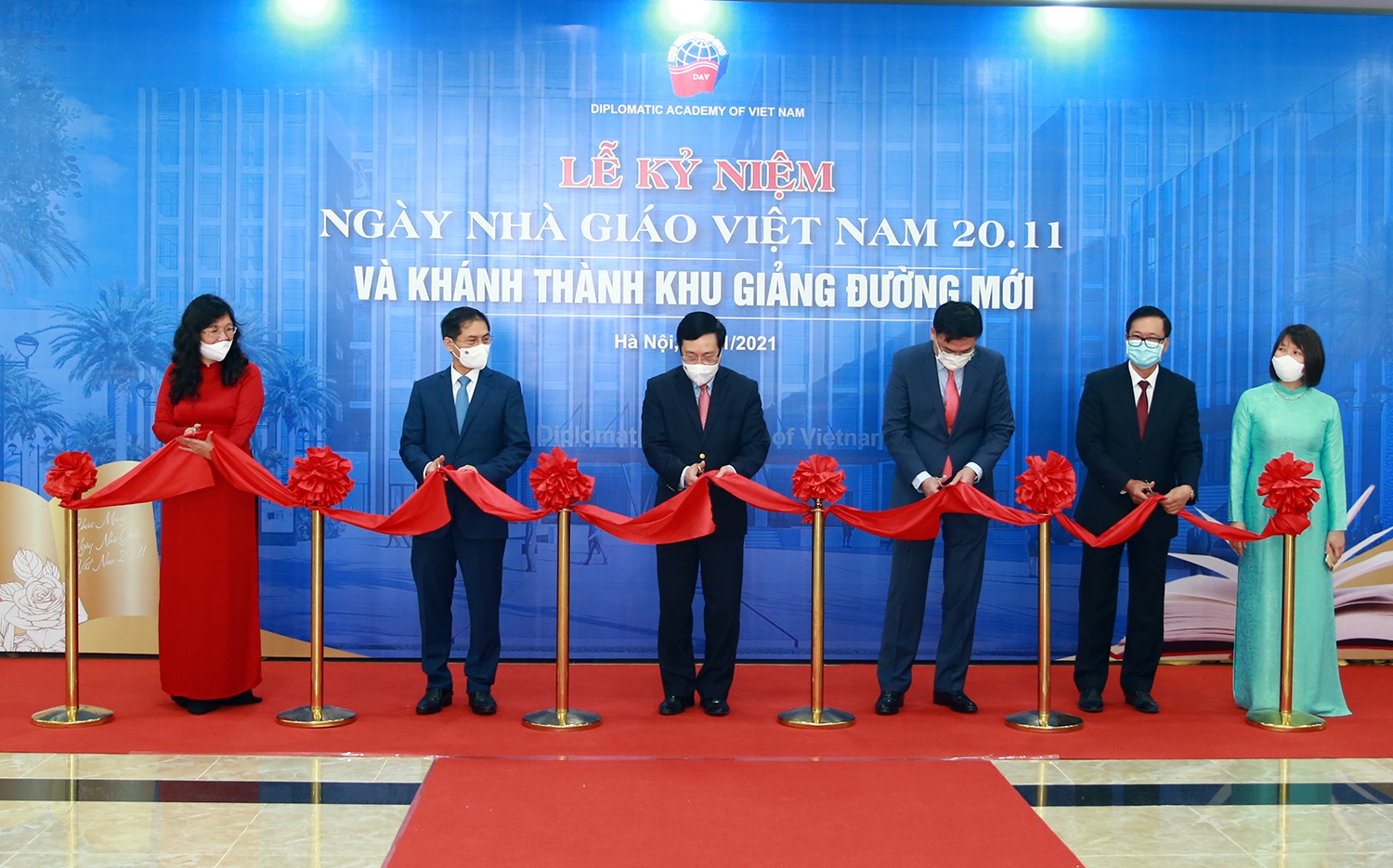 Pho Thu tuong tham hoc vien Ngoai giao anh 2