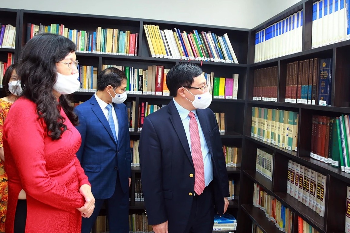 Pho thu tuong tham thay co giao Hoc vien Ngoai giao hinh anh