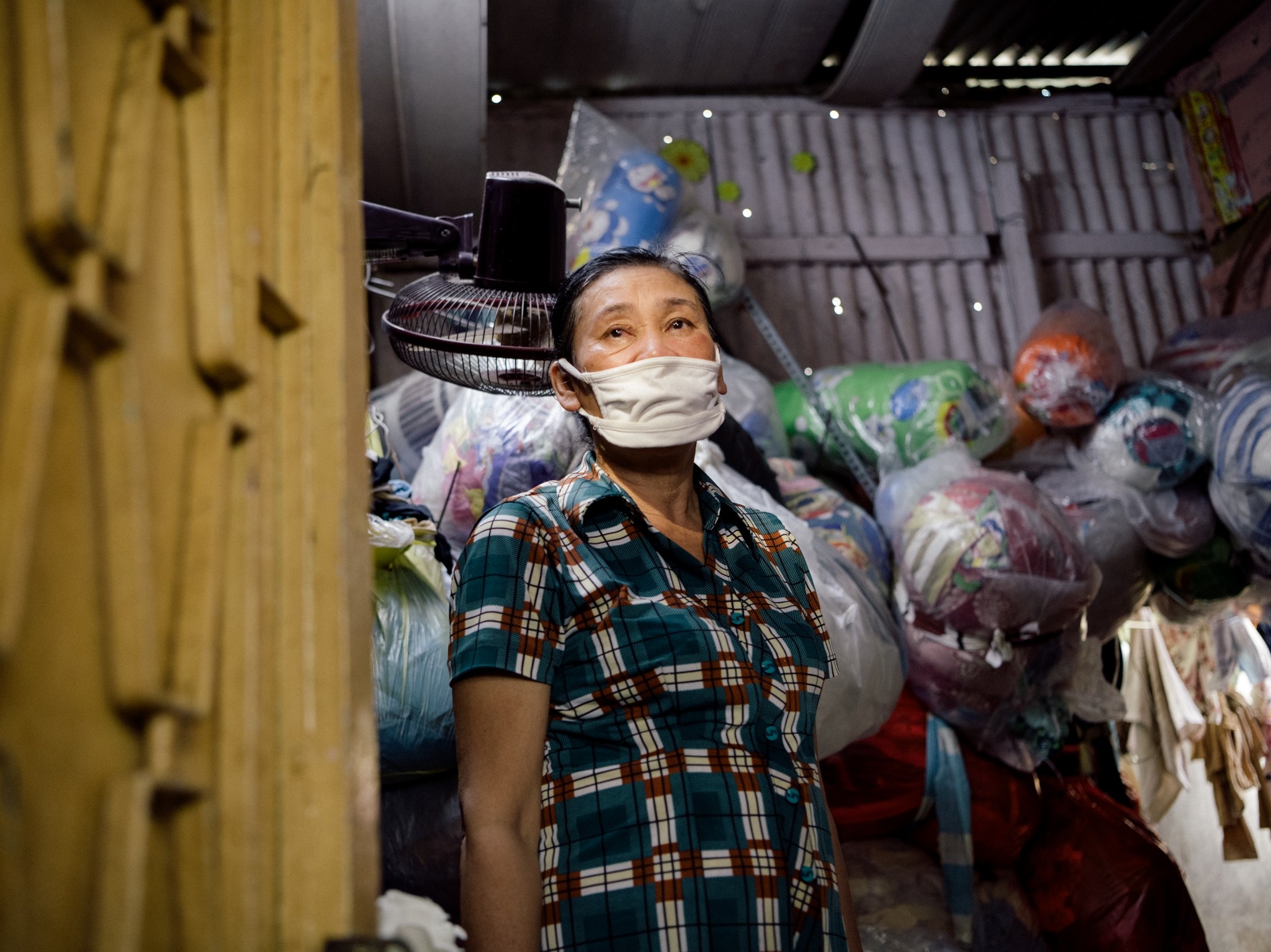 Nguoi lao dong thu nhap thap anh 2