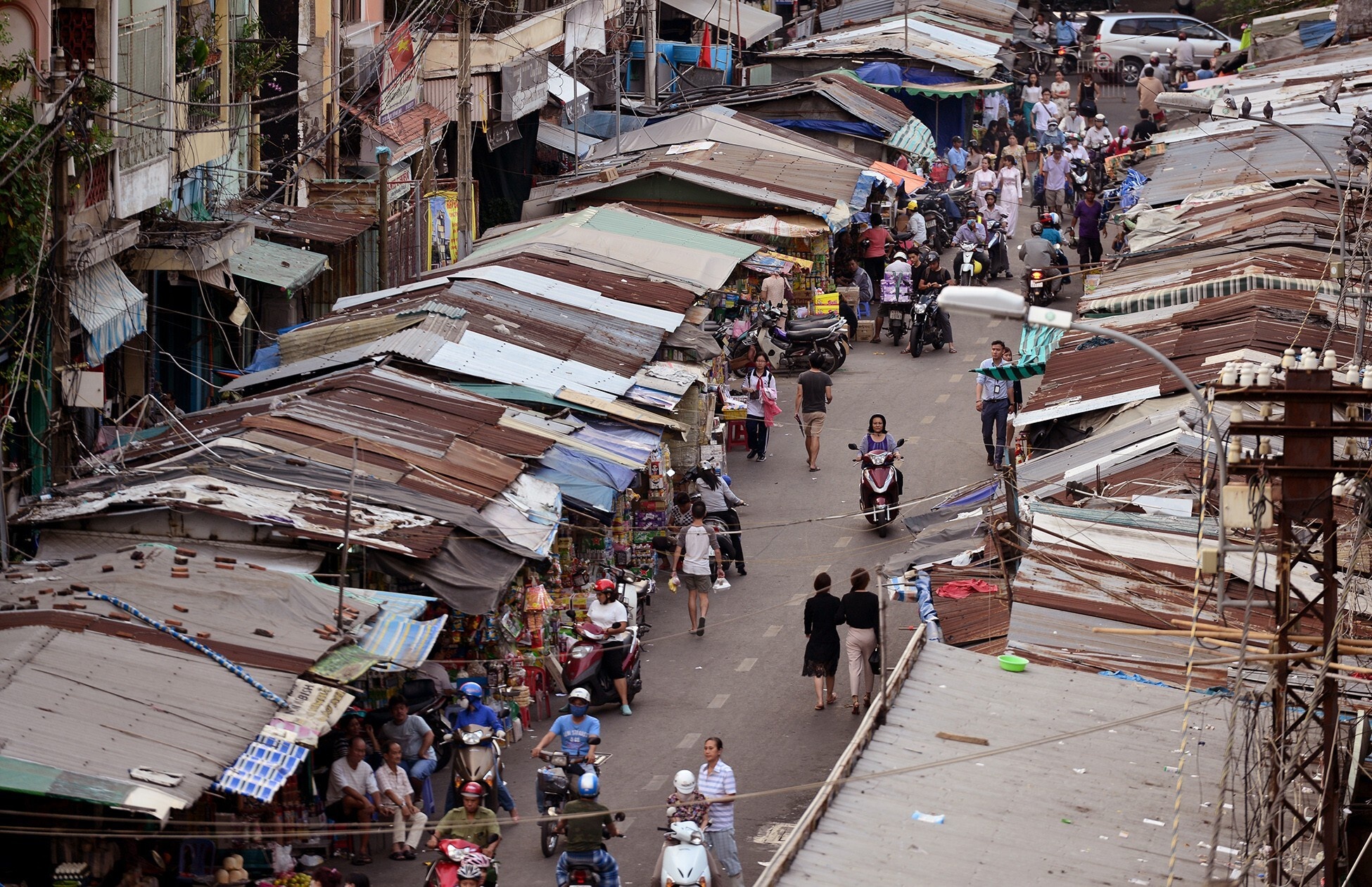 dong cua cho Ton That Dam anh 1