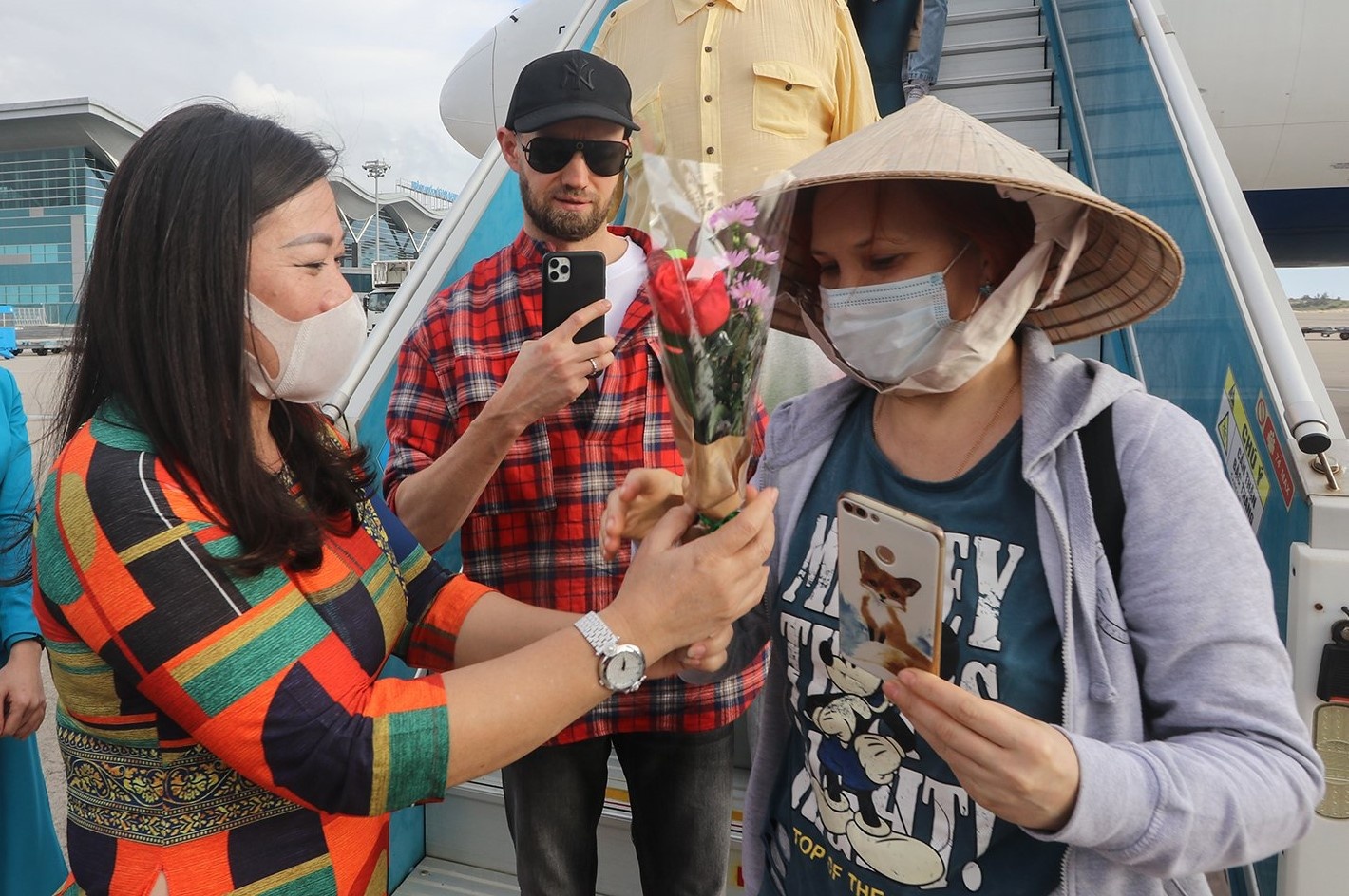 Xem xet don doan khach quoc te dau tien den TP.HCM hinh anh