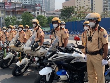 Cong an TP.HCM truc chien 100% quan so tran ap toi pham dip Tet hinh anh