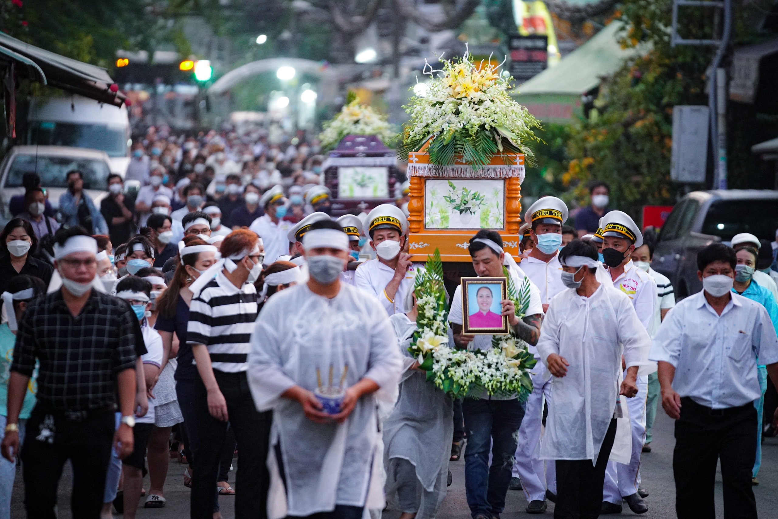 Nguoi dan xom dao TP.HCM tien biet 4 nan nhan vu lat tau o Hoi An hinh anh